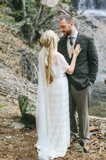 quaint-little-wedding-in-the-woods