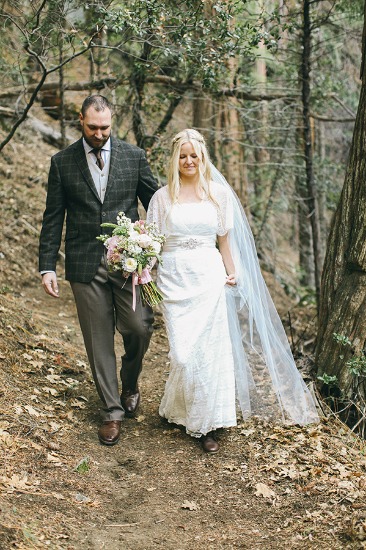 quaint-little-wedding-in-the-woods