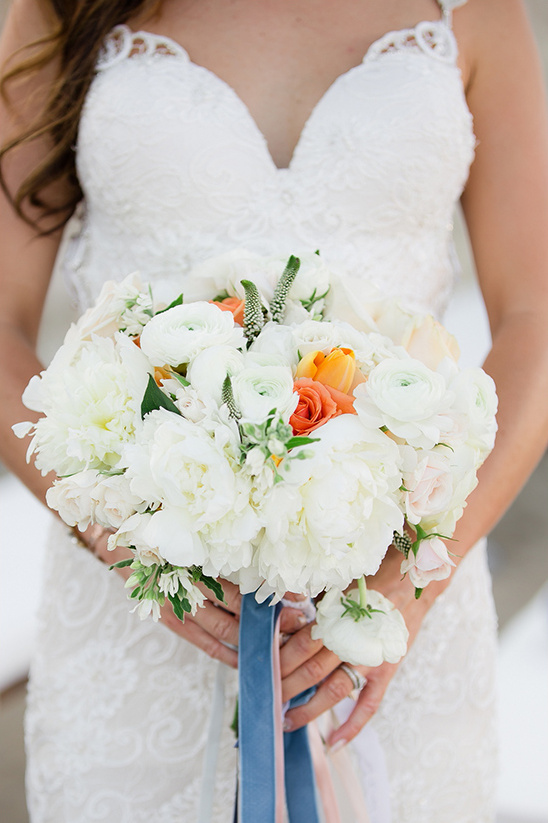white wedding bouquet ideas @weddingchicks