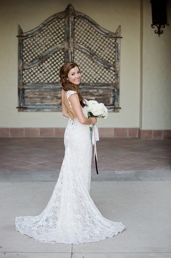 lace bridal gown @weddingchicks