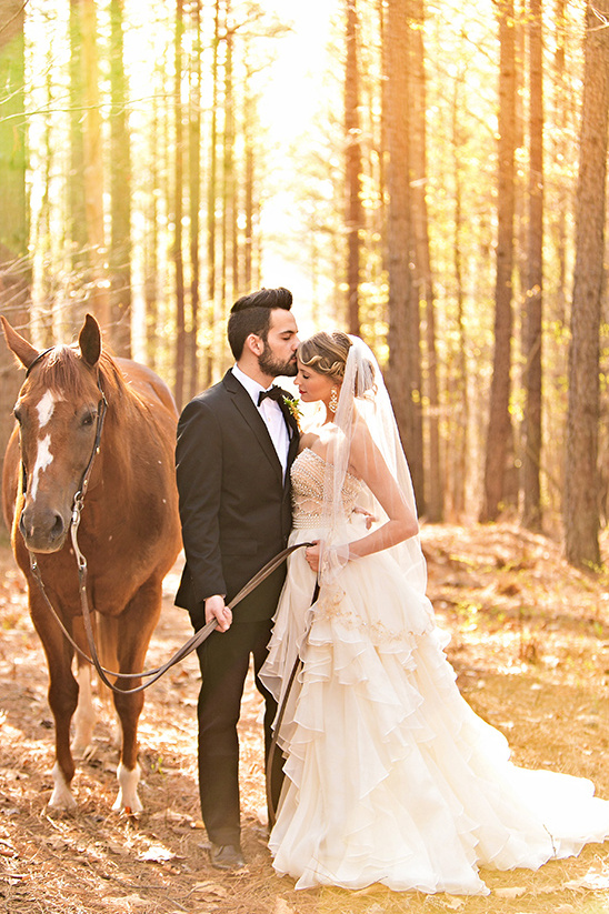 horse wedding photo ideas @weddingchicks