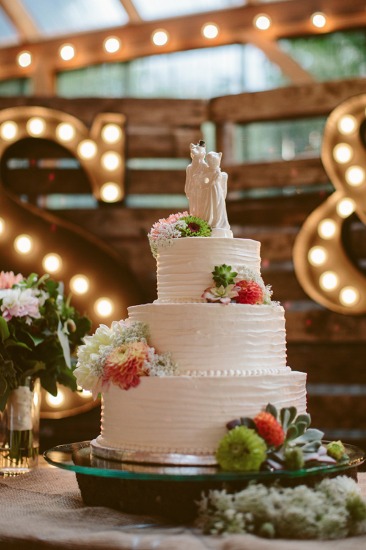 sweet-rustic-charm-wedding