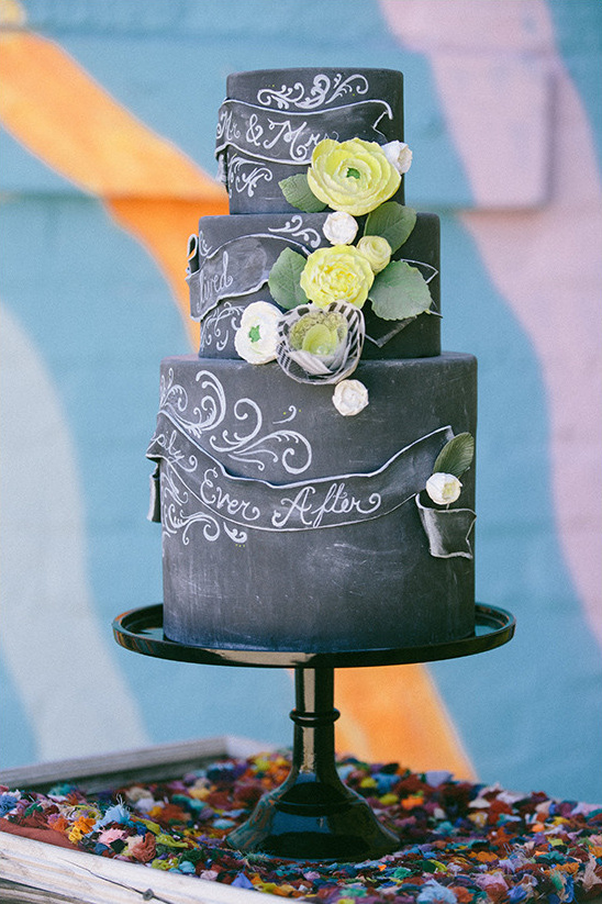 chalkboard cake design @weddingchicks