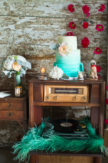 vintage-glam-farm-wedding