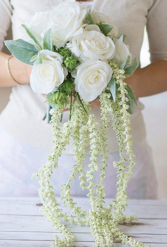 White wedding bouquet by New York floral designer Afloral @weddingchicks