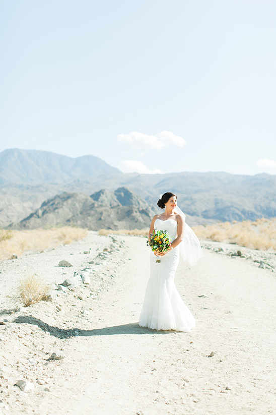 desert bride photo ideas @weddingchicks