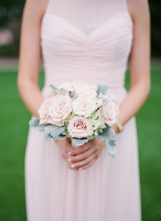 blush bridesmaid bouquet @weddingchicks