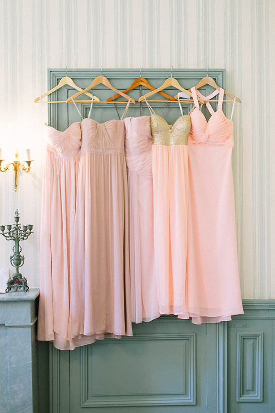 mistmatched pink bridesmaid dresses @weddingchicks