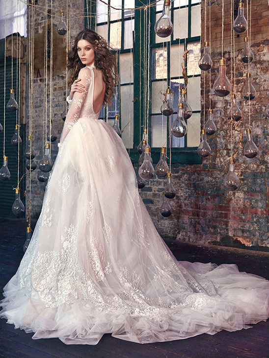 venise lace wedding dress Venice Rose Flower Lace-Edged Wedding Veil, Chapel Length Veil Light Ivory / Cathedral / Lace to Elbows