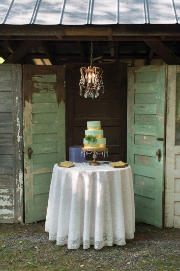 gold-and-mint-vintage-wedding