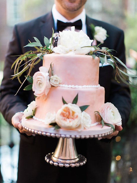 pretty pink wedding cake @weddingchicks