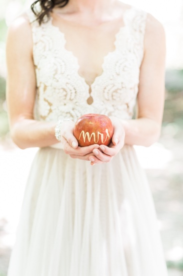 modern-snow-white-wedding-inspiration