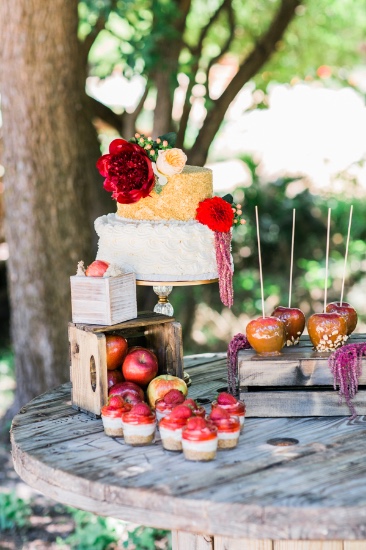modern-snow-white-wedding-inspiration