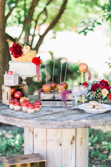 modern-snow-white-wedding-inspiration