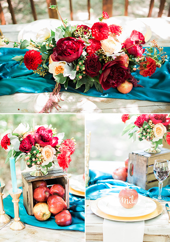 red and blue tablescape decor @weddingchicks