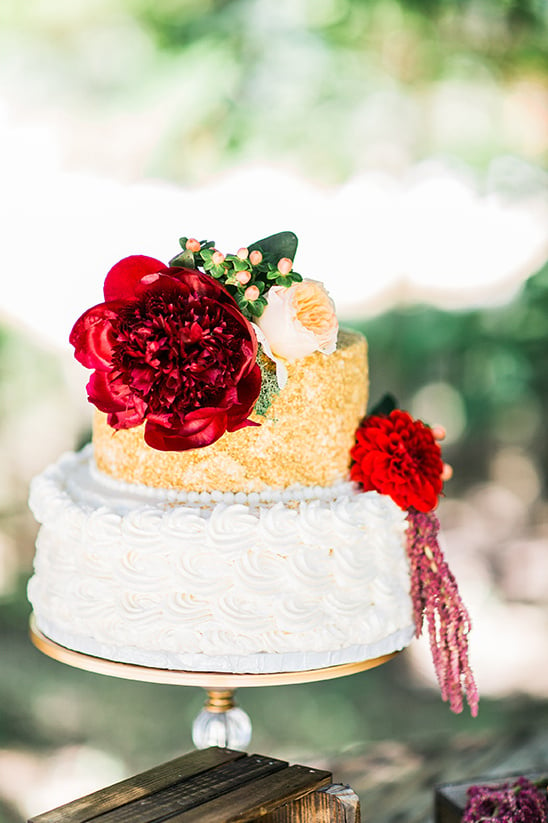 white gold and red cake details @weddingchicks