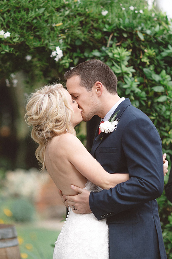 i do wedding kiss @weddingchicks