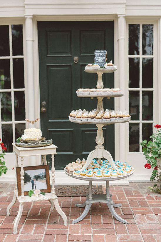 wedding cupcake tower @weddingchicks