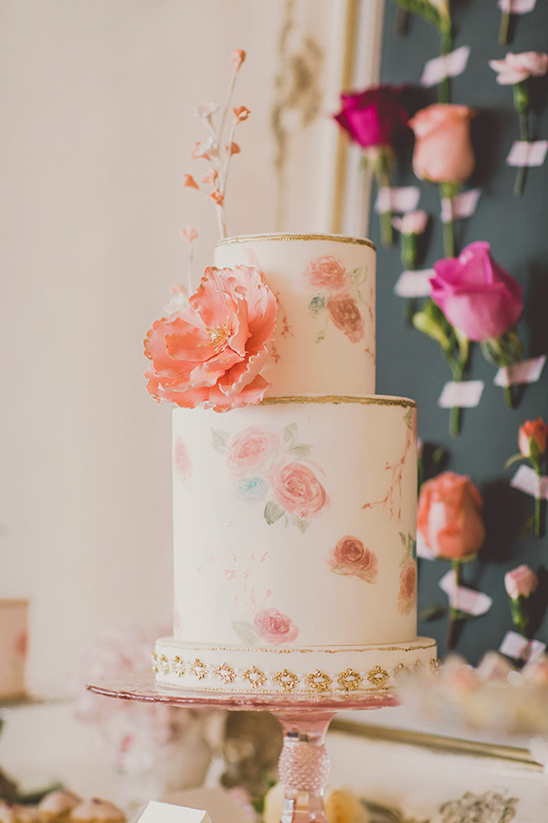 pink white and gold floral wedding cake @weddingchicks