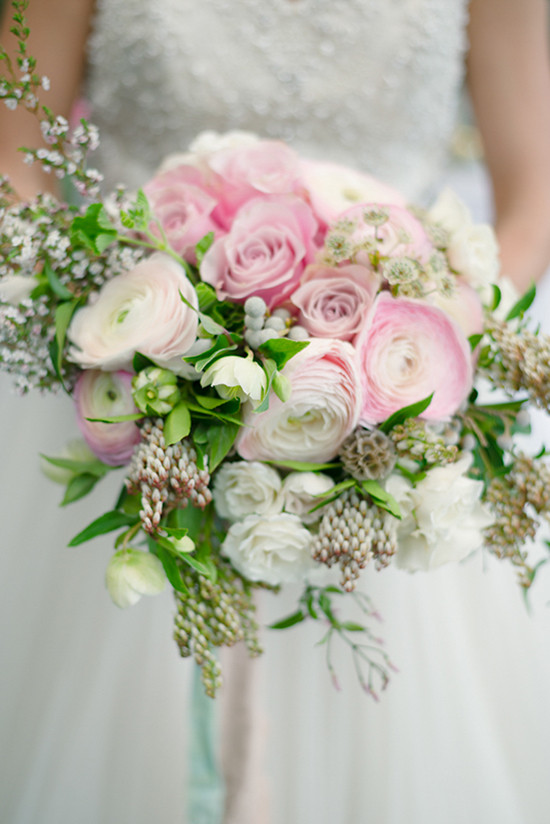 pink wedding bouquet @weddingchicks