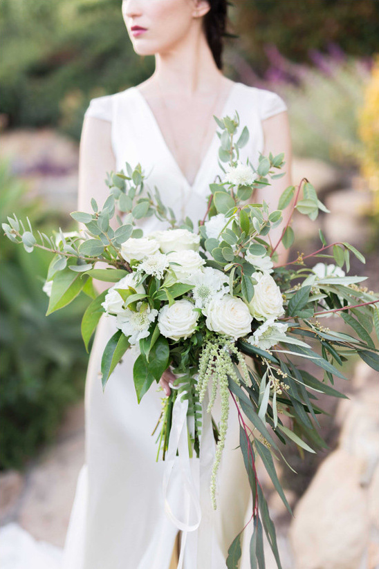 cascading white and green bouquet @weddingchicks