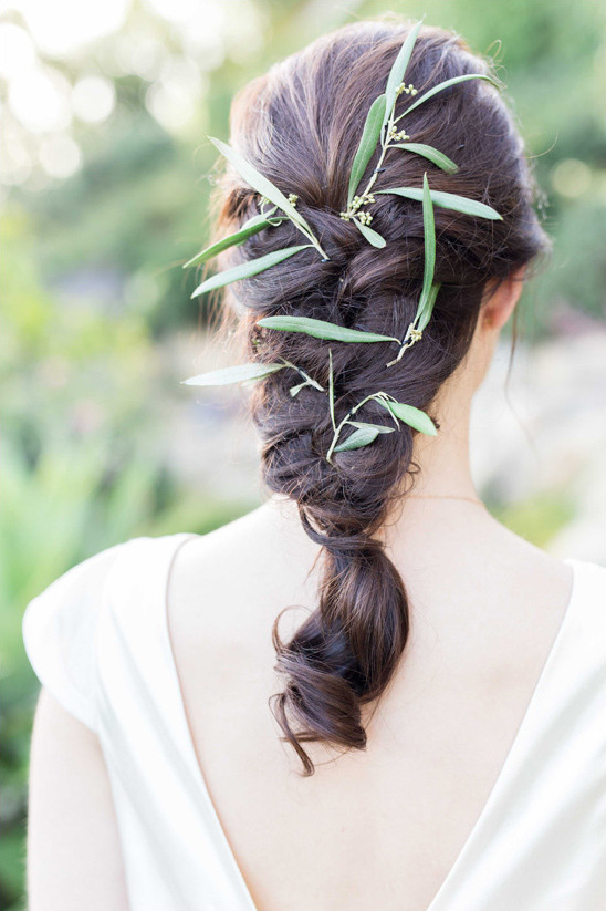 braided wedding hair @weddingchicks