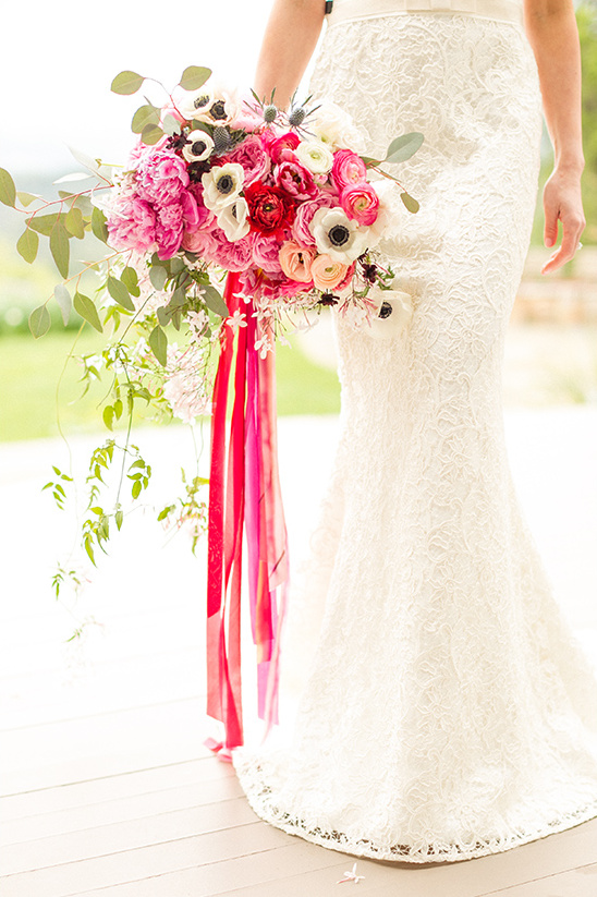 pink and red bridal bouquet @weddingchicks