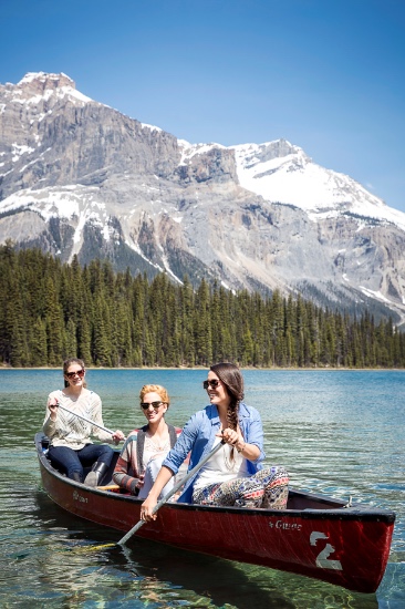 rustic-canada-mountains-weekend-getaway