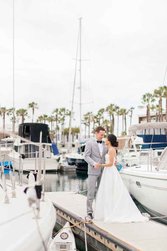boat dock bride and groom @weddingchicks