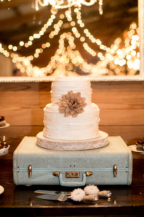 white ruffled wedding cake@weddingchicks