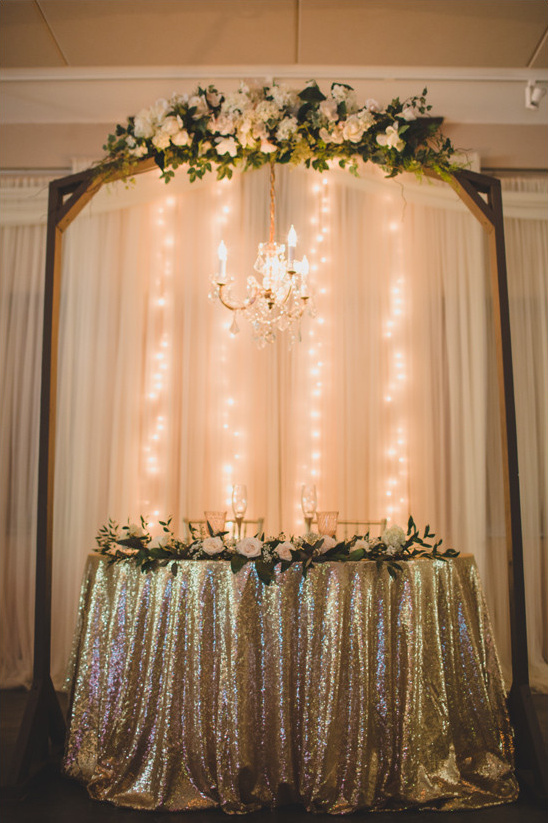 glam gold sweetheart table @weddingchicks