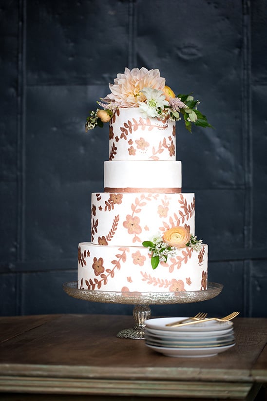 wedding cake with flower details @weddingchicks