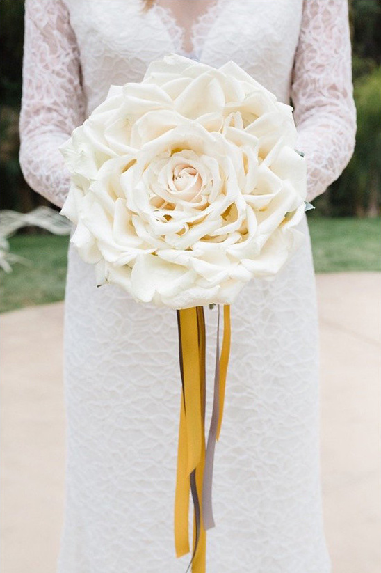 giant white rose bouquet @weddingchicks