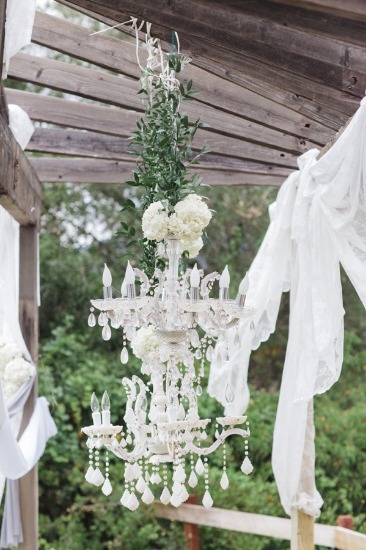 white-silver-and-gold-wedding-ideas