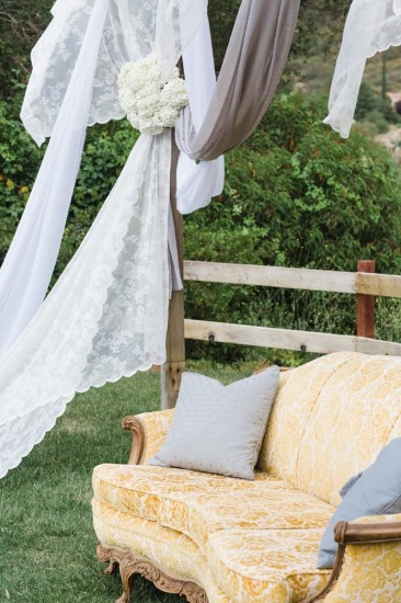 white-silver-and-gold-wedding-ideas