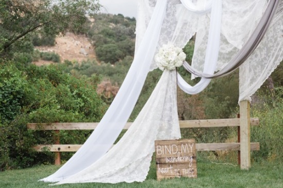 white-silver-and-gold-wedding-ideas