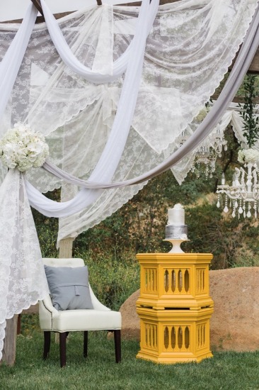 white-silver-and-gold-wedding-ideas