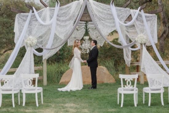 white-silver-and-gold-wedding-ideas