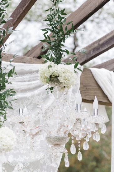 white-silver-and-gold-wedding-ideas