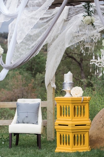 white-silver-and-gold-wedding-ideas