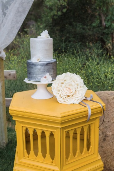 white-silver-and-gold-wedding-ideas