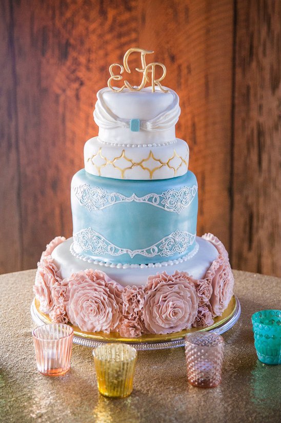 rustic glam wedding cake @weddingchicks