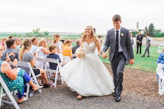 beautifully-done-backyard-wedding