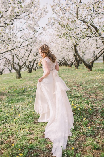 blossoming-romance-in-northern-italy