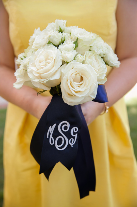 white roses with monogrammed wrap @weddingchicks