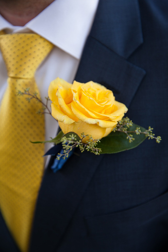 yellow rose boutonniere @weddingchicks