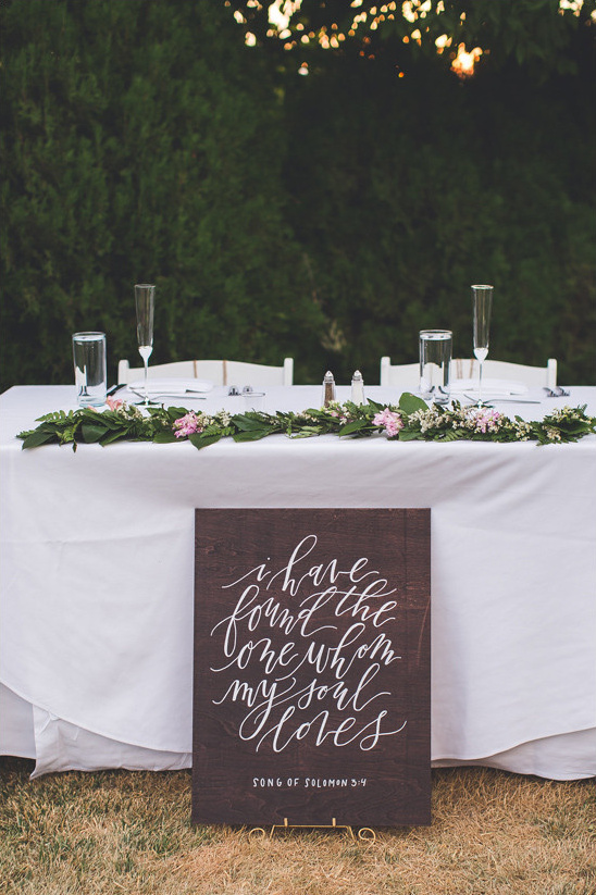 simple and sweet sweetheart table @weddingchicks