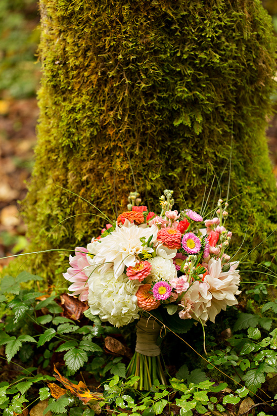 pink orange white wedding bouquet @weddingchicks