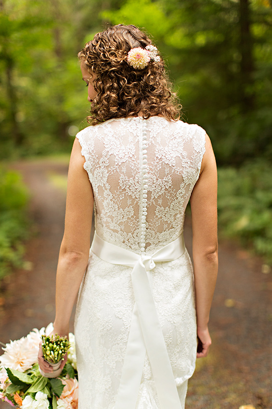 lace back wedding dress @weddingchicks