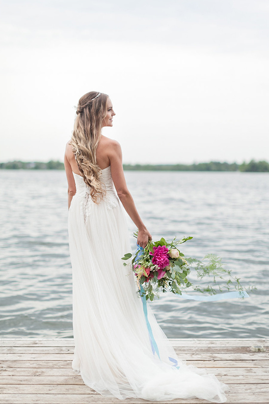 gorgeous beach bride @weddingchicks